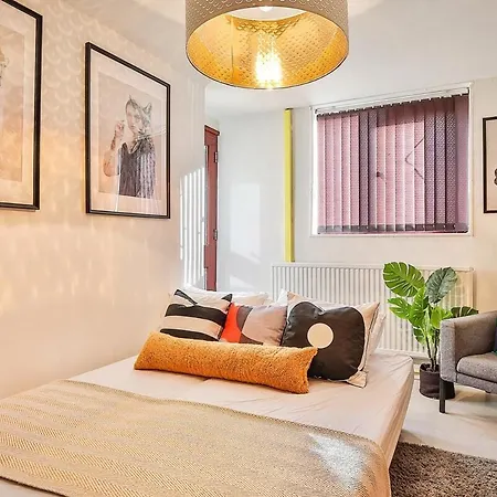 George House-weeklystay-centrelocation-student-business-parking-sleep8