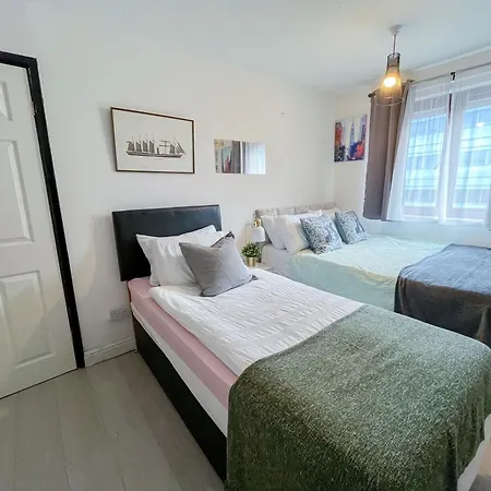Holiday home George House-weeklystay-centrelocation-student-business-parking-sleep8